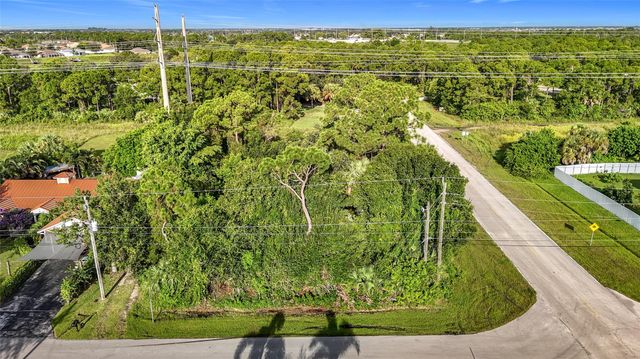 2192 SW Del Rio Blvd, Port St Lucie, FL 34953