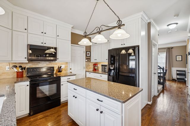 2710 Lydia Ct, Thompsons Station, TN 37179