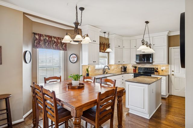 2710 Lydia Ct, Thompsons Station, TN 37179