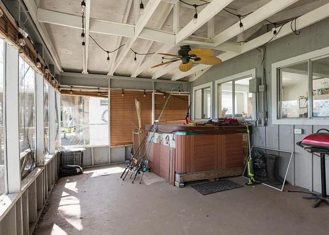 909 Private Road 652, Sargent, TX 77414