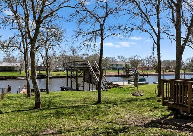 909 Private Road 652, Sargent, TX 77414