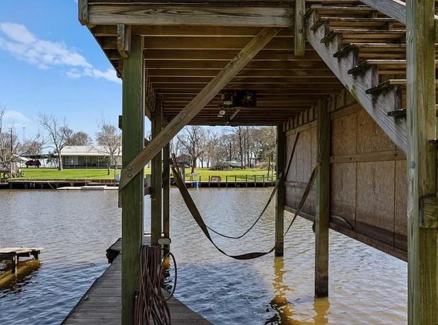 909 Private Road 652, Sargent, TX 77414