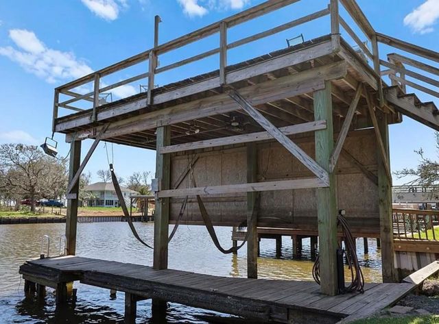 909 Private Road 652, Sargent, TX 77414