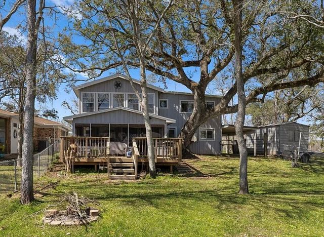 909 Private Road 652, Sargent, TX 77414