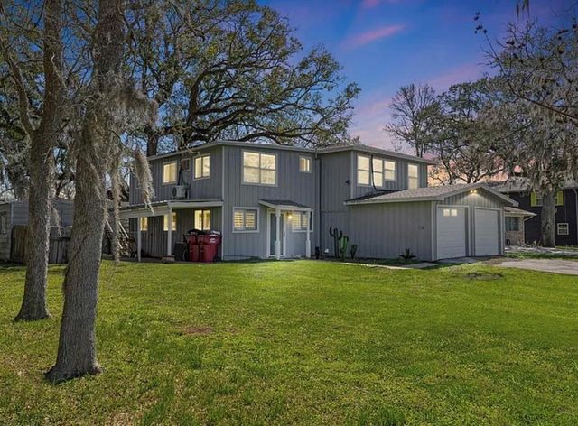 909 Private Road 652, Sargent, TX 77414