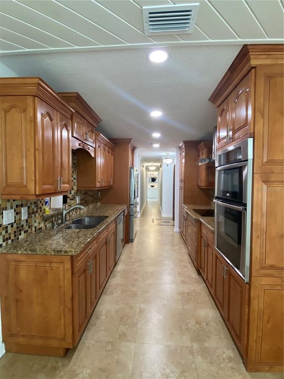 Image 20 of property listing at 1310 RIDGE ROAD, Longwood, FL 32750