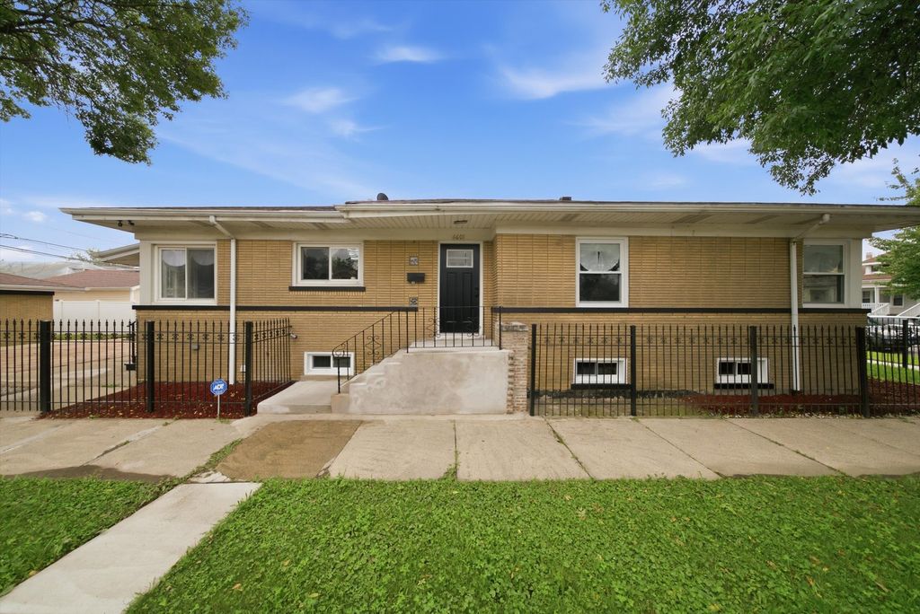 6601 S Francisco Avenue, Chicago, IL 60629 — photo 2