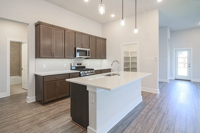 917 Hawthorn Lane, Mansfield, TX 76063