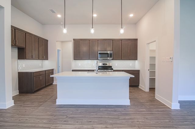 917 Hawthorn Lane, Mansfield, TX 76063