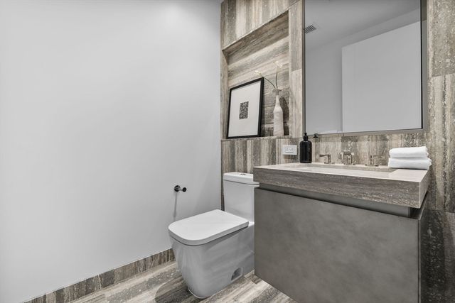 682 Atlantic Ave 48H, Boston, MA 02111