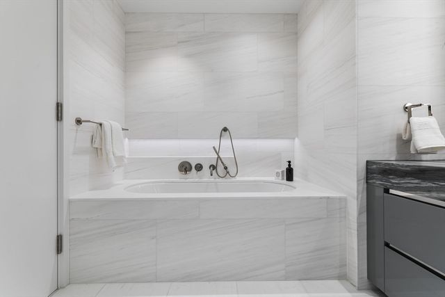 682 Atlantic Ave 48H, Boston, MA 02111