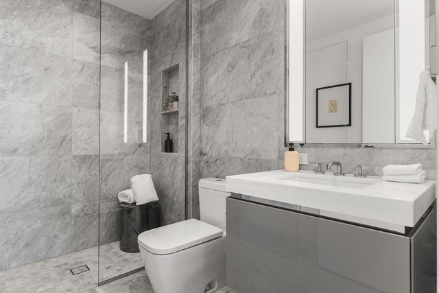 682 Atlantic Ave 48H, Boston, MA 02111