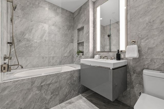 682 Atlantic Ave 48H, Boston, MA 02111