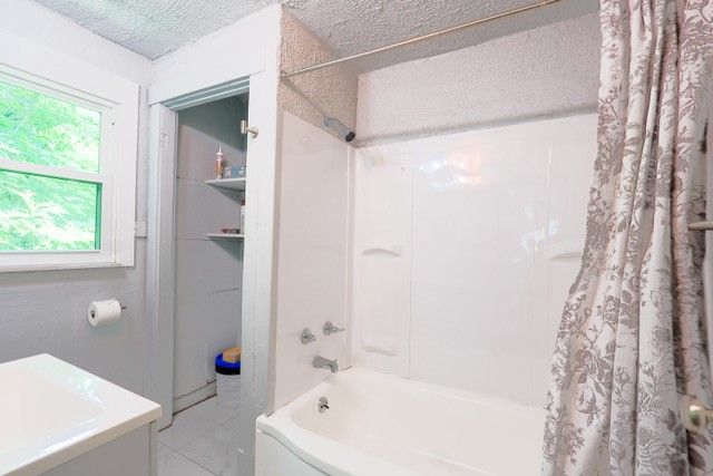 8610 Pershing, Penn Hills, PA 15235