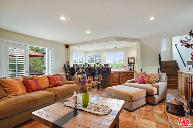 14285 Valley Vista Boulevard, Sherman Oaks, CA 91423