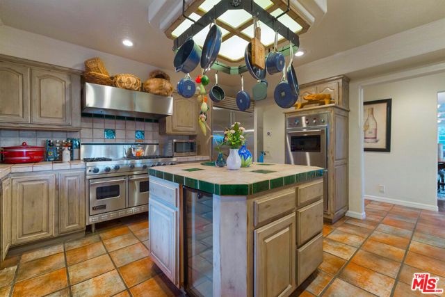 14285 Valley Vista Boulevard, Sherman Oaks, CA 91423