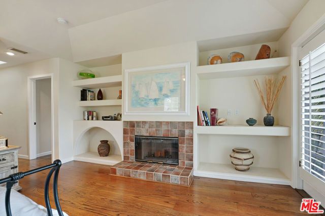 14285 Valley Vista Boulevard, Sherman Oaks, CA 91423