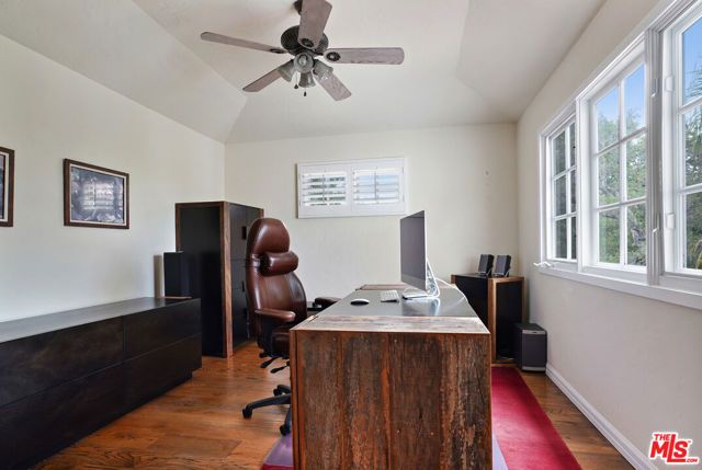 14285 Valley Vista Boulevard, Sherman Oaks, CA 91423