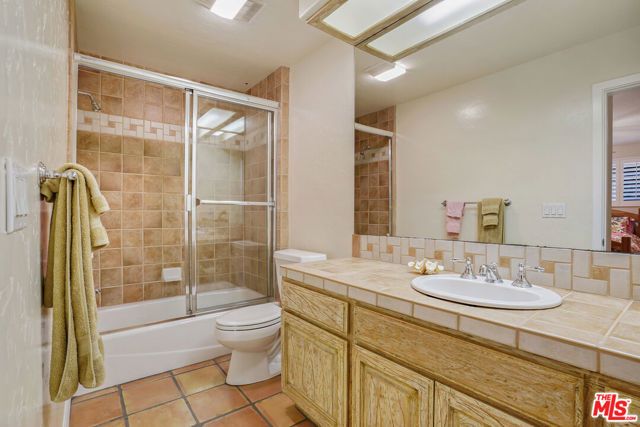 14285 Valley Vista Boulevard, Sherman Oaks, CA 91423