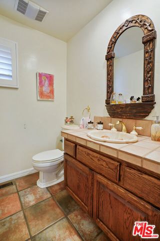 14285 Valley Vista Boulevard, Sherman Oaks, CA 91423