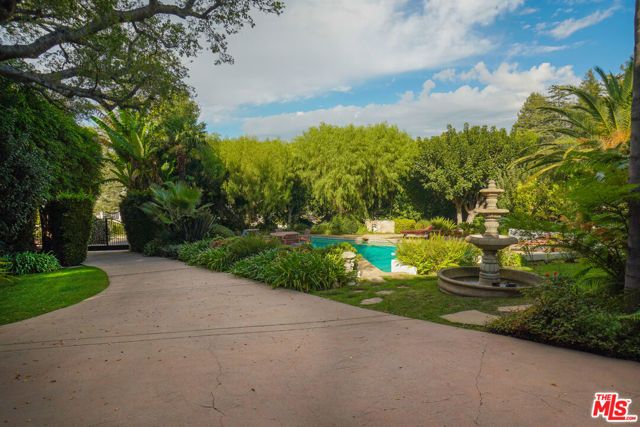 14285 Valley Vista Boulevard, Sherman Oaks, CA 91423