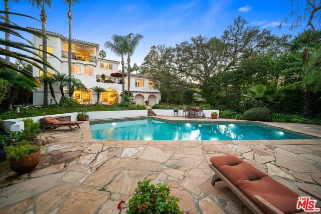 14285 Valley Vista Boulevard, Sherman Oaks, CA 91423