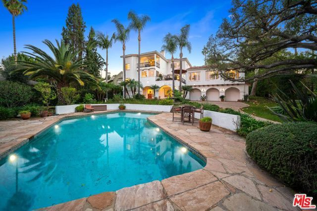 14285 Valley Vista Boulevard, Sherman Oaks, CA 91423