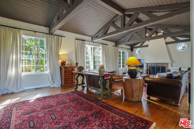 14285 Valley Vista Boulevard, Sherman Oaks, CA 91423