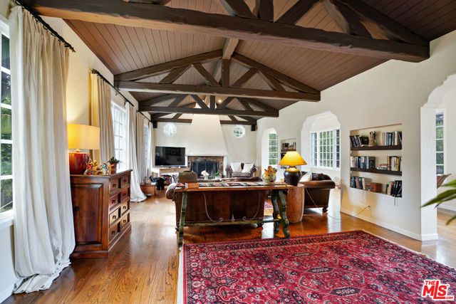 14285 Valley Vista Boulevard, Sherman Oaks, CA 91423