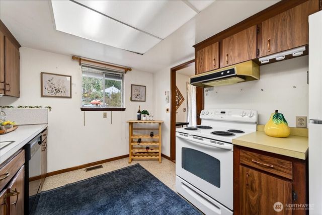 16008 10th Avenue NE, Shoreline, WA 98155