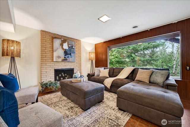 16008 10th Avenue NE, Shoreline, WA 98155