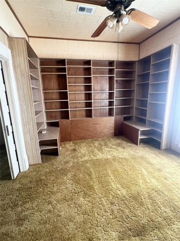 310 Hughes Street, Quanah, TX 79252