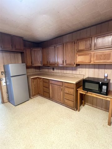 310 Hughes Street, Quanah, TX 79252