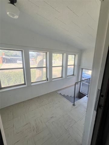 310 Hughes Street, Quanah, TX 79252