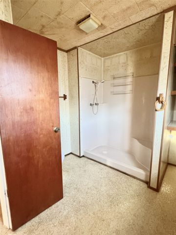 310 Hughes Street, Quanah, TX 79252