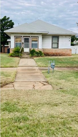 310 Hughes Street, Quanah, TX 79252