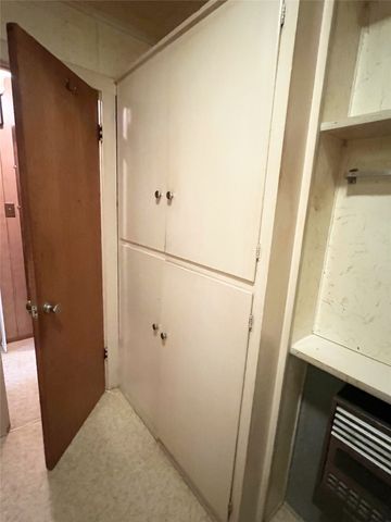 310 Hughes Street, Quanah, TX 79252