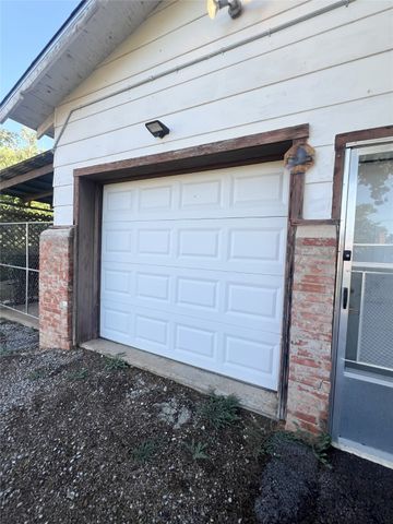 310 Hughes Street, Quanah, TX 79252