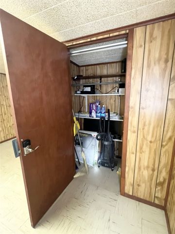 310 Hughes Street, Quanah, TX 79252