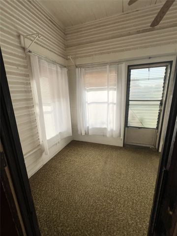 310 Hughes Street, Quanah, TX 79252