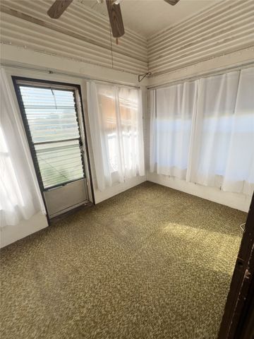 310 Hughes Street, Quanah, TX 79252