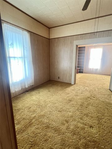 310 Hughes Street, Quanah, TX 79252