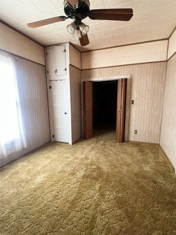 310 Hughes Street, Quanah, TX 79252