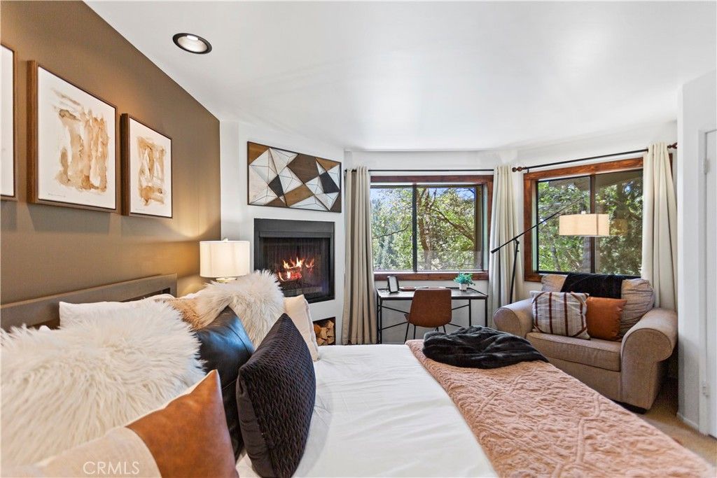 Image 25 of property listing at 26561 Thunderbird, Lake Arrowhead, CA 92352