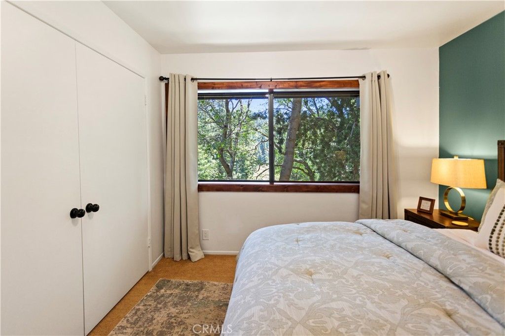 Image 28 of property listing at 26561 Thunderbird, Lake Arrowhead, CA 92352