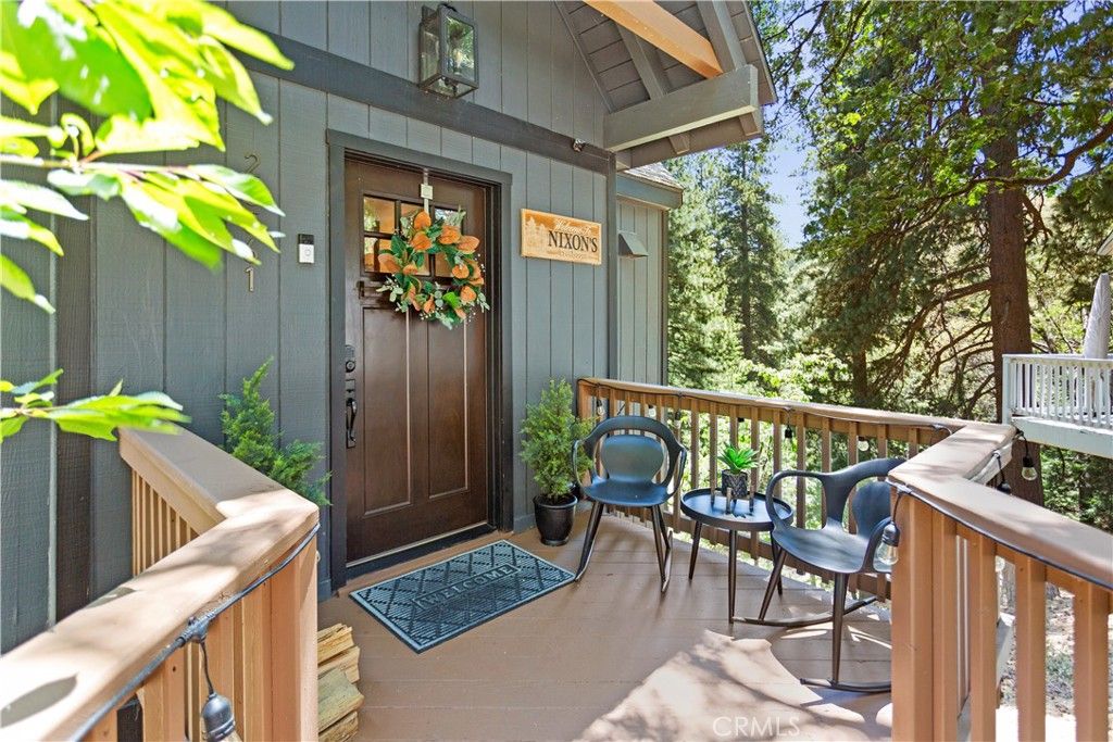 Image 3 of property listing at 26561 Thunderbird, Lake Arrowhead, CA 92352