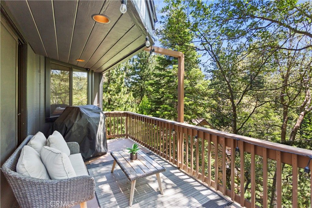 Image 38 of property listing at 26561 Thunderbird, Lake Arrowhead, CA 92352