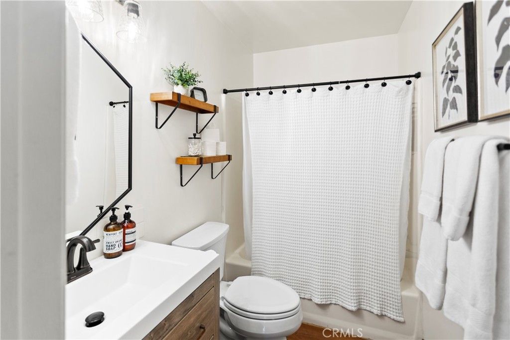 Image 40 of property listing at 26561 Thunderbird, Lake Arrowhead, CA 92352