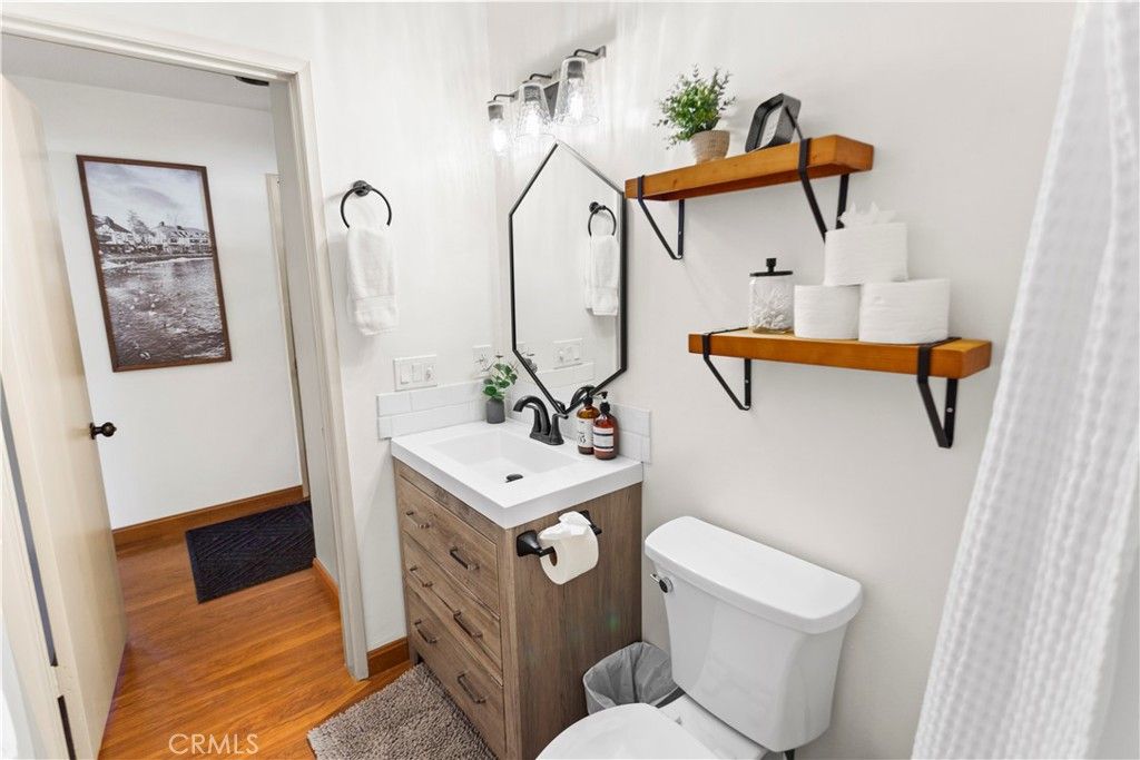 Image 41 of property listing at 26561 Thunderbird, Lake Arrowhead, CA 92352