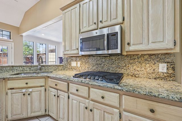 8709 Bayshore Lane, Rowlett, TX 75088